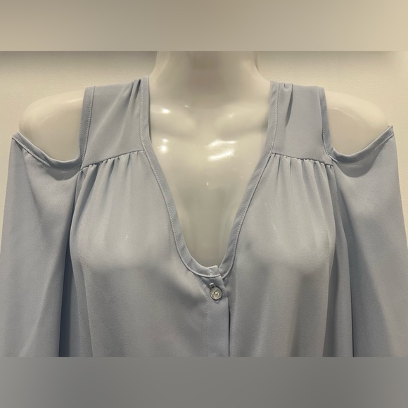 Cha Cha Vente Women’s Cold Shoulder Button Down - Picture 3 of 5